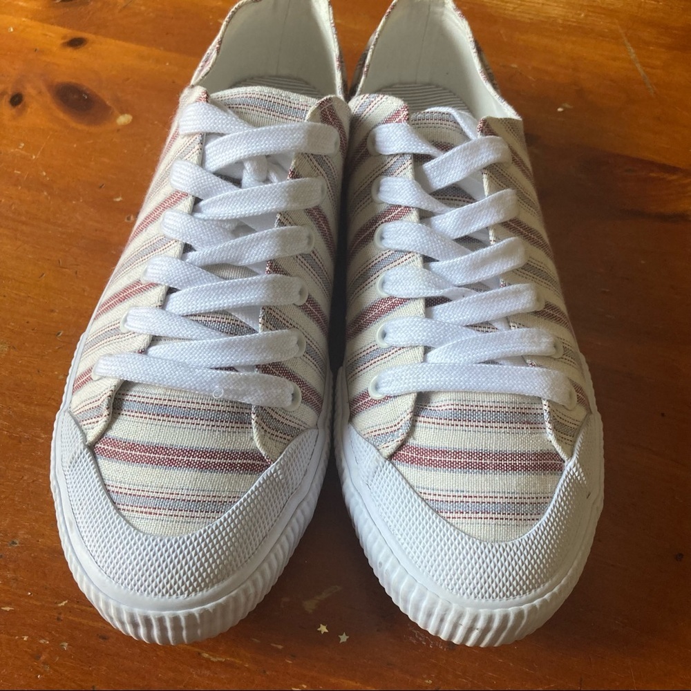 Universal Thread Sneakers - Picture 6 of 6